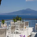 Bed & Breakfast Dream 4*