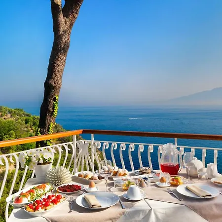Bed & Breakfast Dream 2*